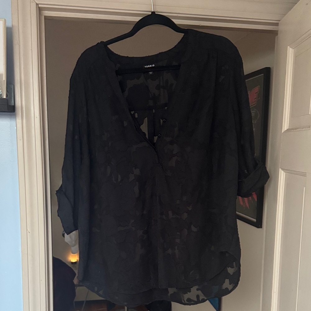 Torrid Harper size 2  3/4 burnished flower  Sheer Blouse